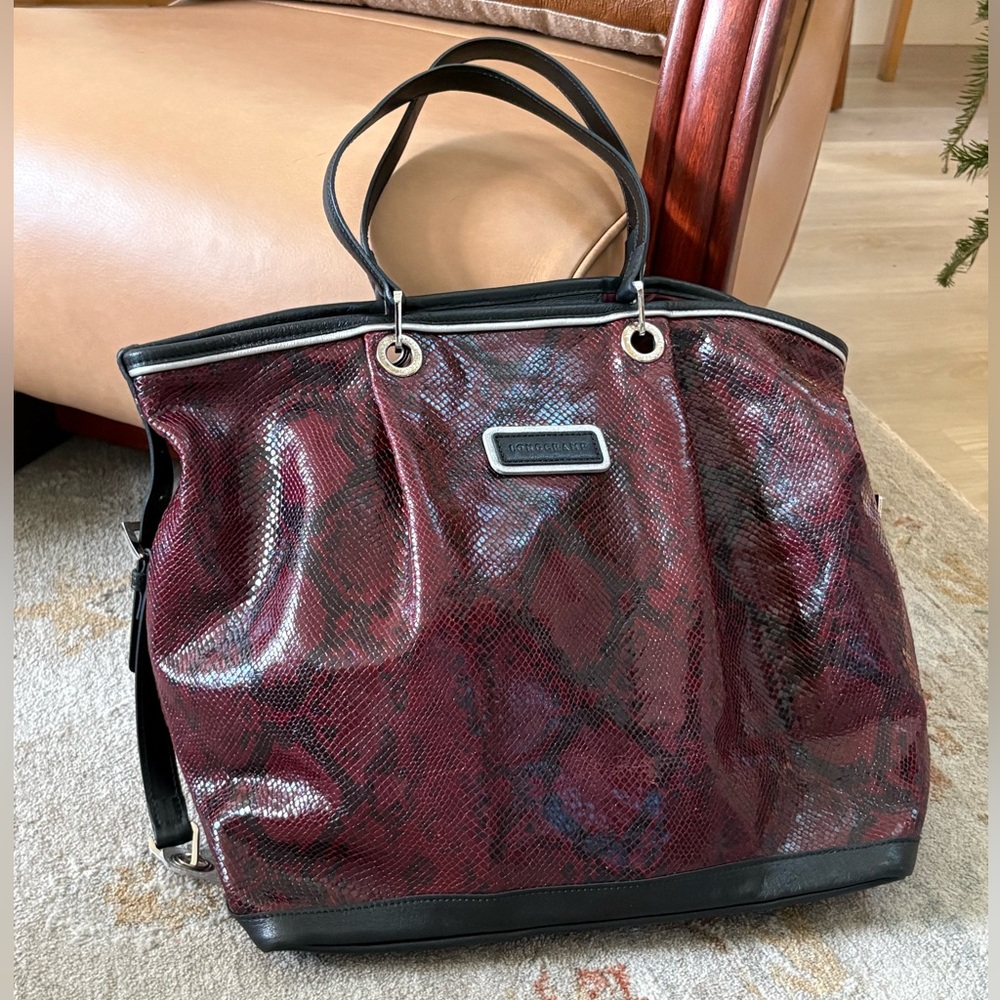*RARE* AUTHENTIC LONGCHAMP Burgundy Embossed Leather Tote - NEW $400USD/$550CDN - Picture 2 of 16